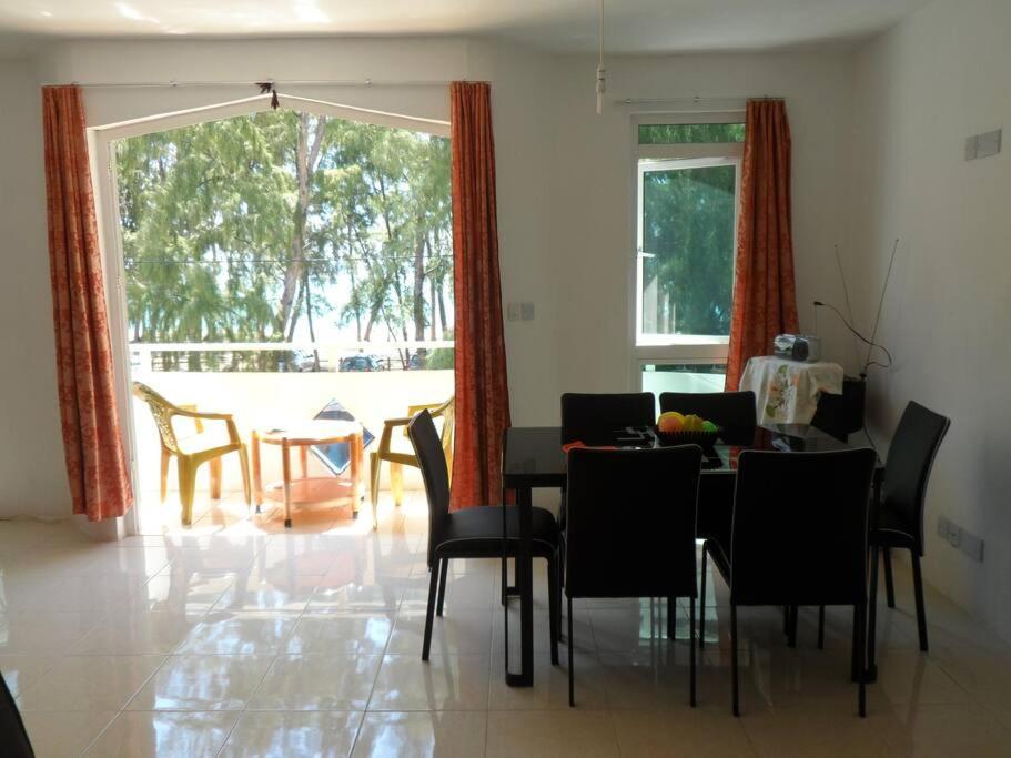 Flic-en-Flacq Sea Front 2 Bedrooms Apartment מראה חיצוני תמונה